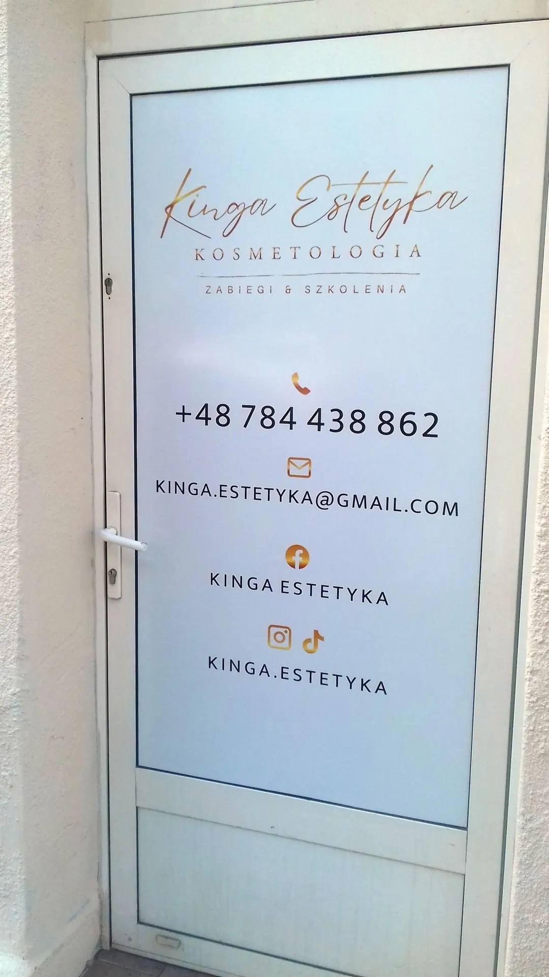 Oklejenie witryny dla Kinga Estetyka