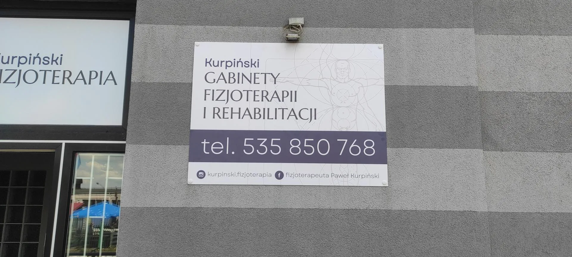 Oklejenie witryny i wykonanie tablicy dla Kurpiński Fizjoterapia
