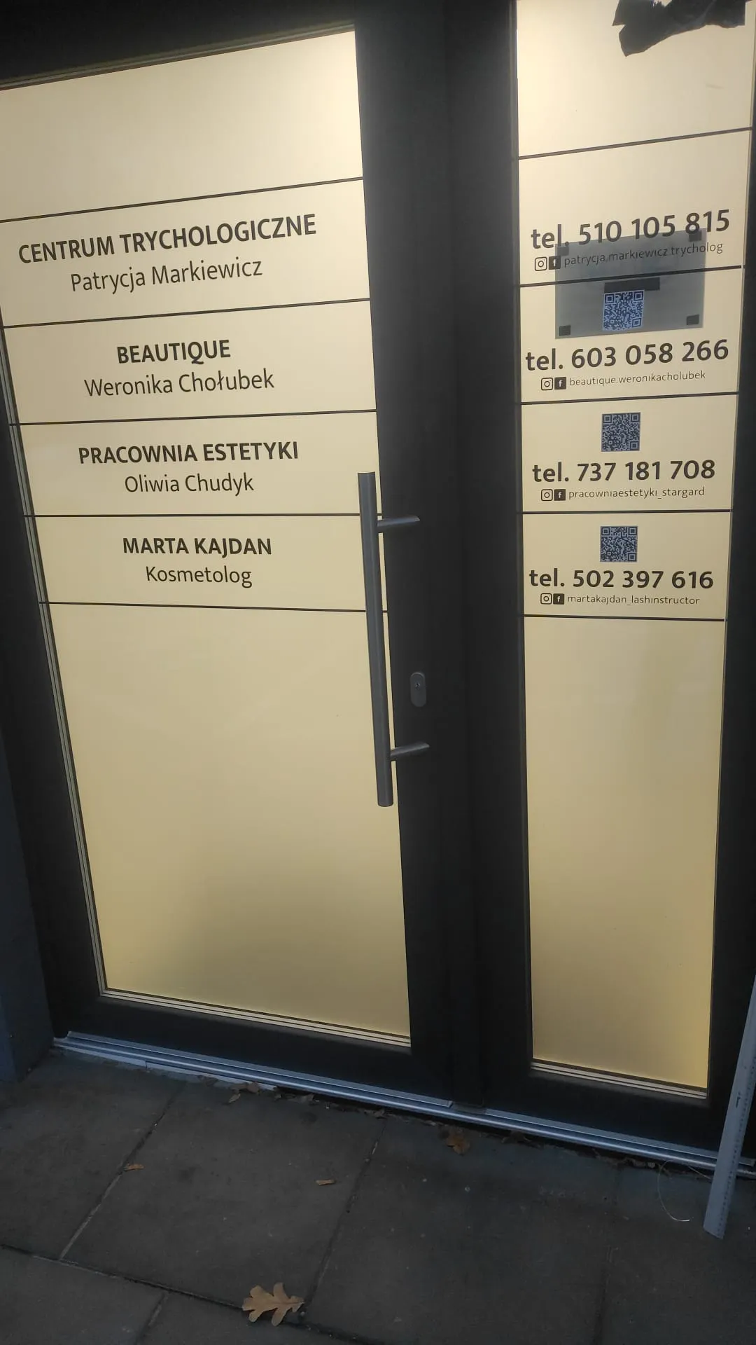 Oklejenie witryny folią ciętą